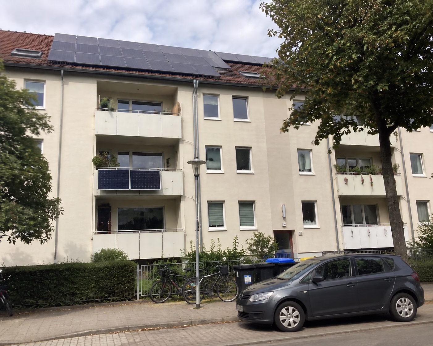 Reihenhaus mit Dach- und Balkonkraftwerk